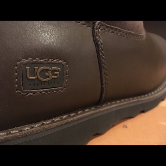 Ugg Wrangell Mens Boot - Picture 2 of 8